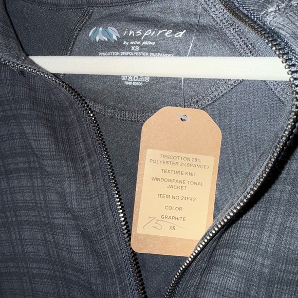 Iight weight zip up - Picture 1 of 4